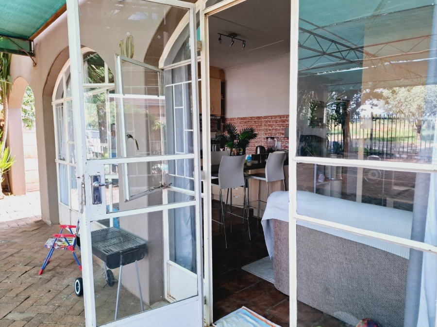 5 Bedroom Property for Sale in Fichardt Park Free State